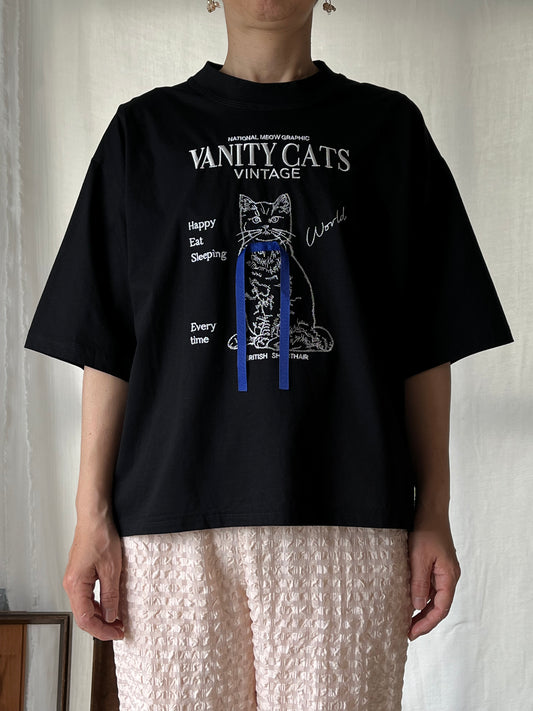 SALE 20%OFF 8690→6952【doll up oops】VANITY CATS　Tシャツ